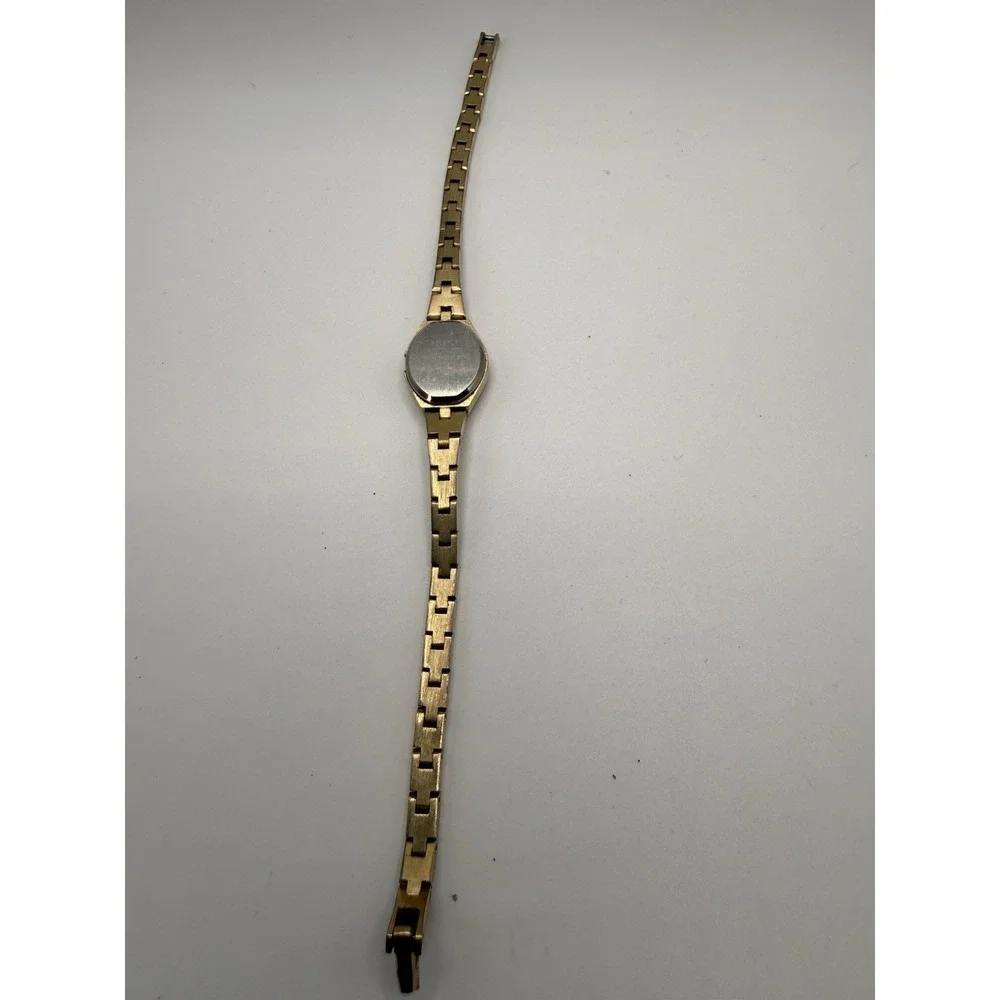 Vtg Helbros Women Gold‎ Tone Heart Shape Quartz Watch